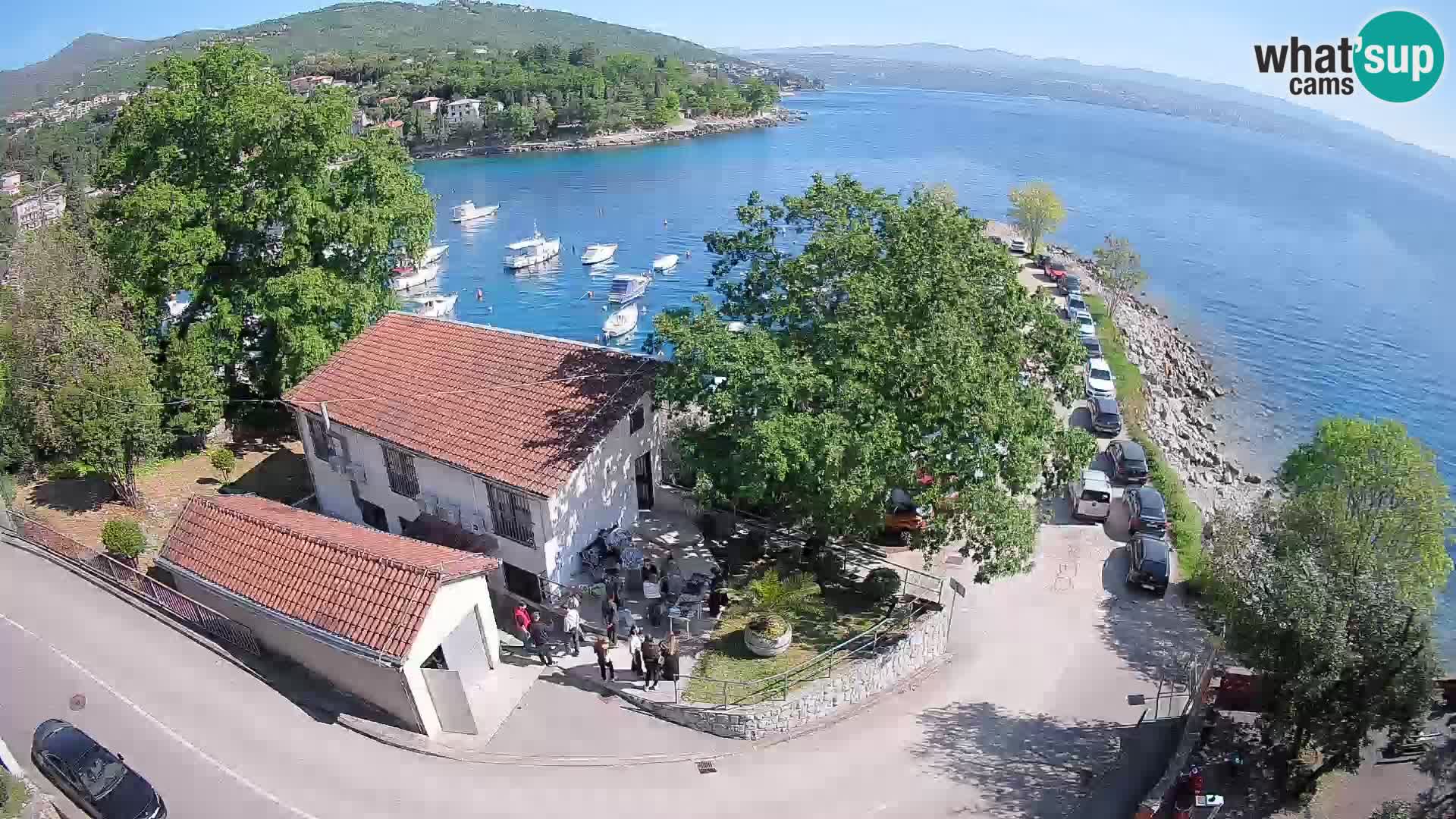 Spletna kamera pristanišče Ika – Pogled v živo na pristanišče in luči Opatije