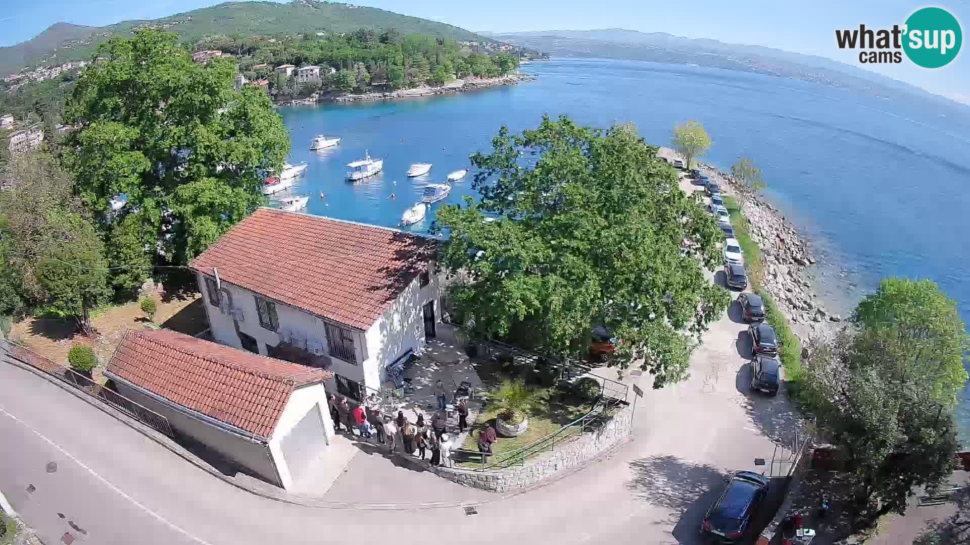 Spletna kamera pristanišče Ika – Pogled v živo na pristanišče in luči Opatije