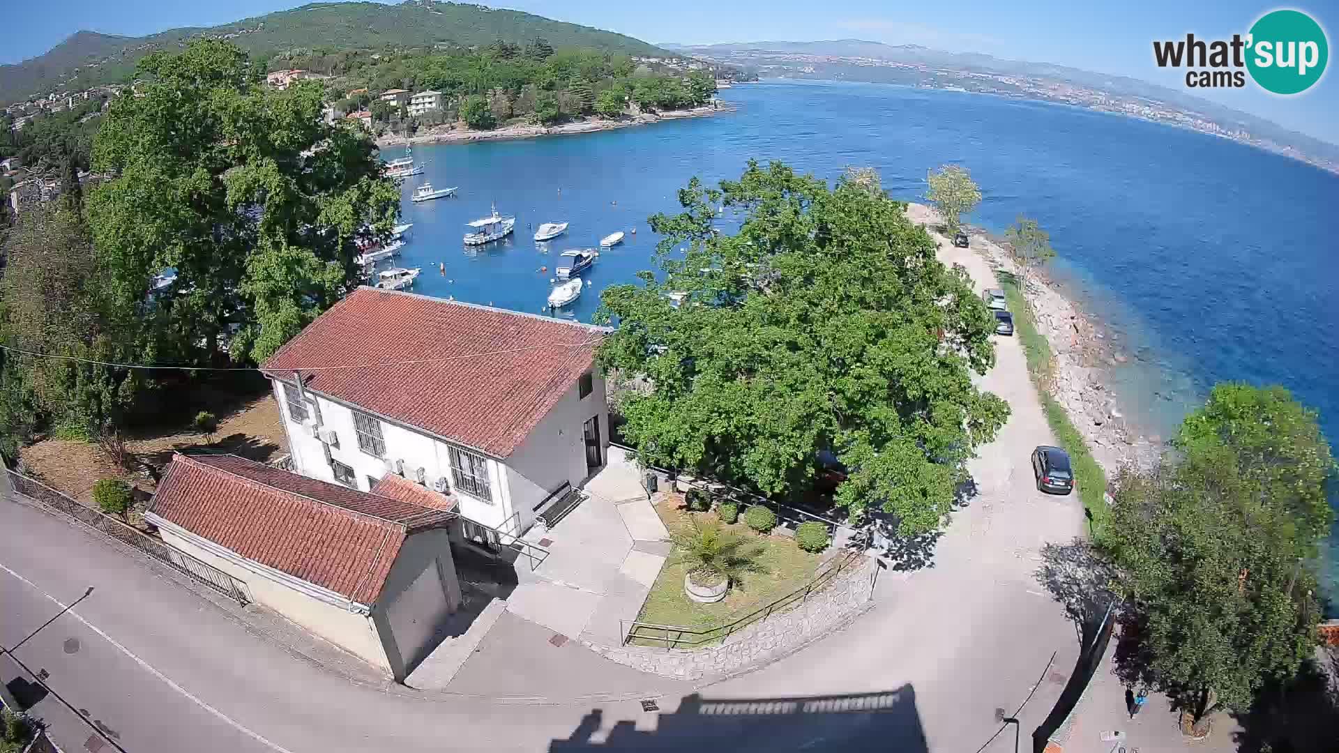 Spletna kamera pristanišče Ika – Pogled v živo na pristanišče in luči Opatije