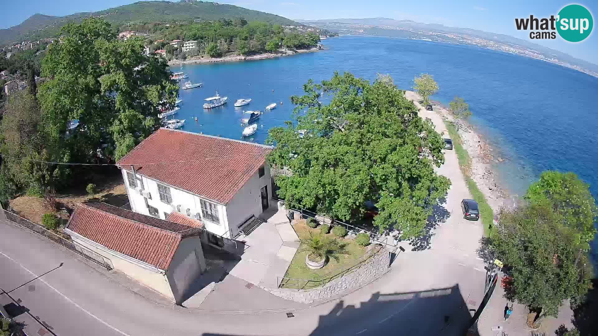 Spletna kamera pristanišče Ika – Pogled v živo na pristanišče in luči Opatije