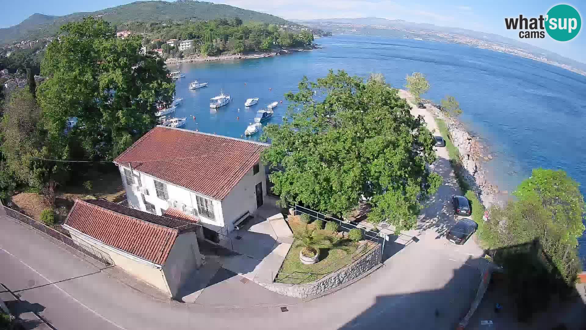 Spletna kamera pristanišče Ika – Pogled v živo na pristanišče in luči Opatije