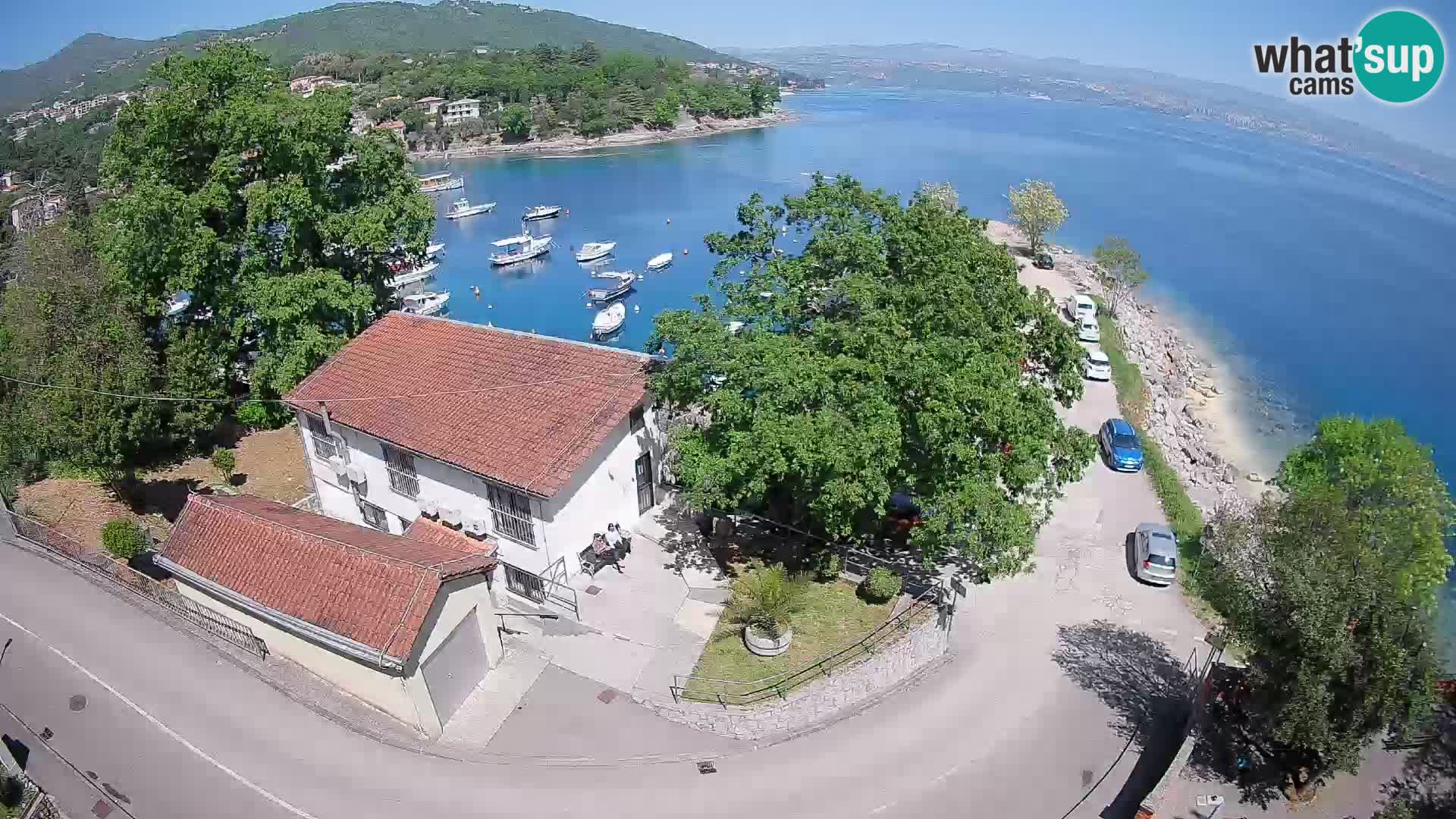 Spletna kamera pristanišče Ika – Pogled v živo na pristanišče in luči Opatije