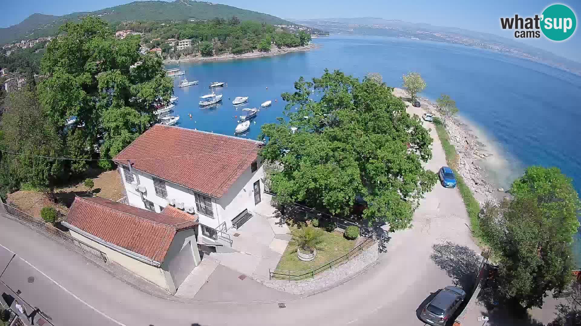 Spletna kamera pristanišče Ika – Pogled v živo na pristanišče in luči Opatije