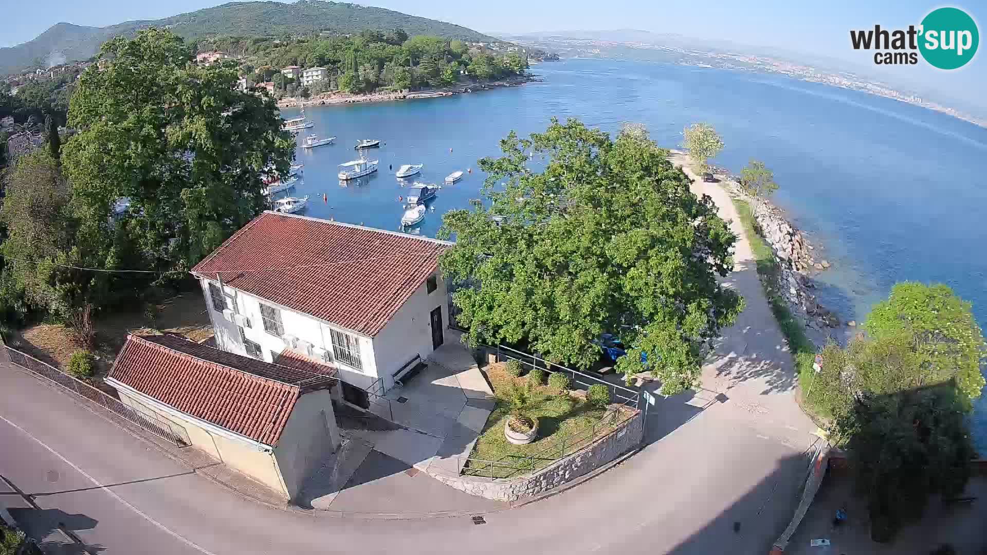 Web kamera luka Ika – Pogled uživo na luku i svjetla Opatije