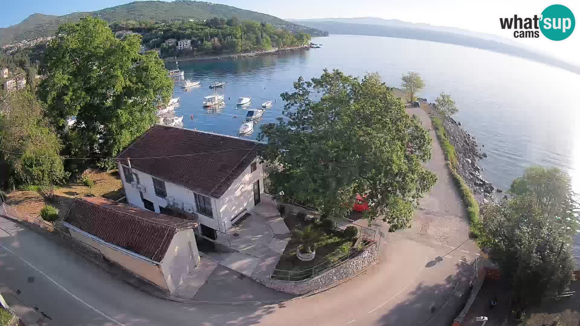 Spletna kamera pristanišče Ika – Pogled v živo na pristanišče in luči Opatije