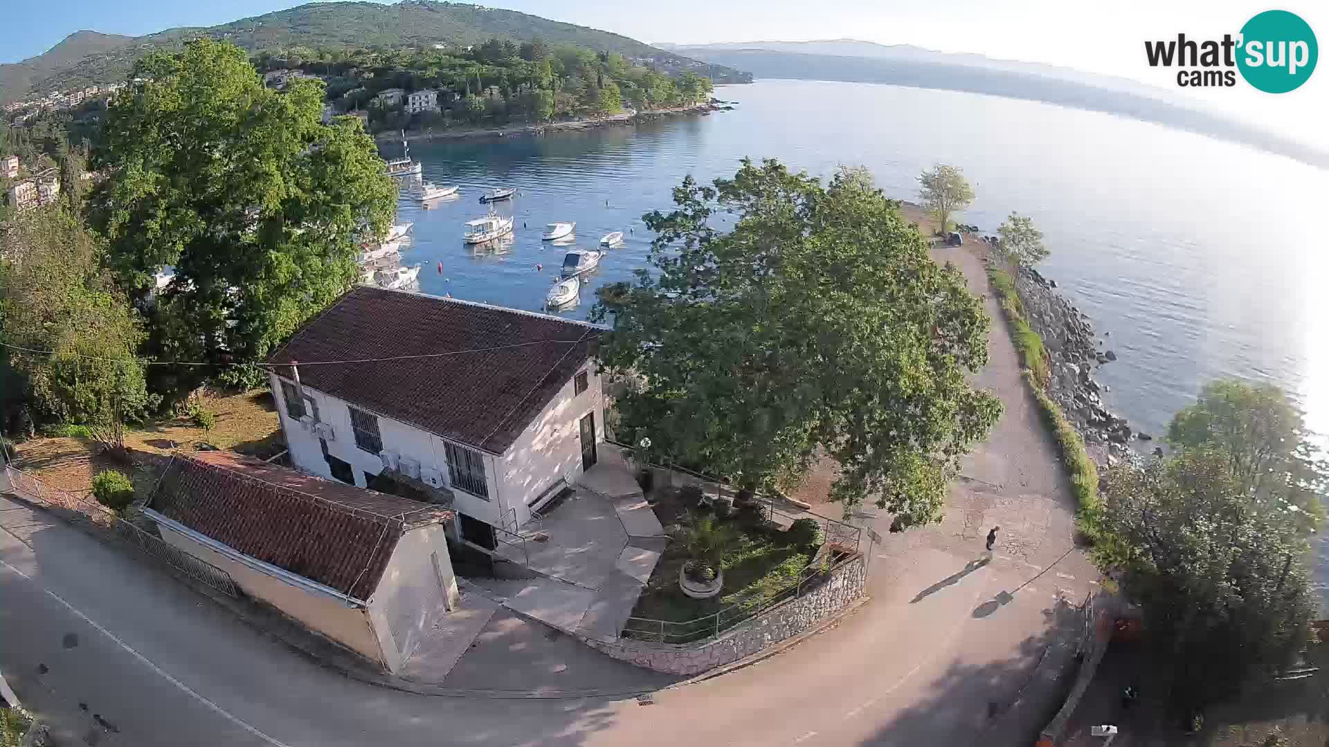 Spletna kamera pristanišče Ika – Pogled v živo na pristanišče in luči Opatije