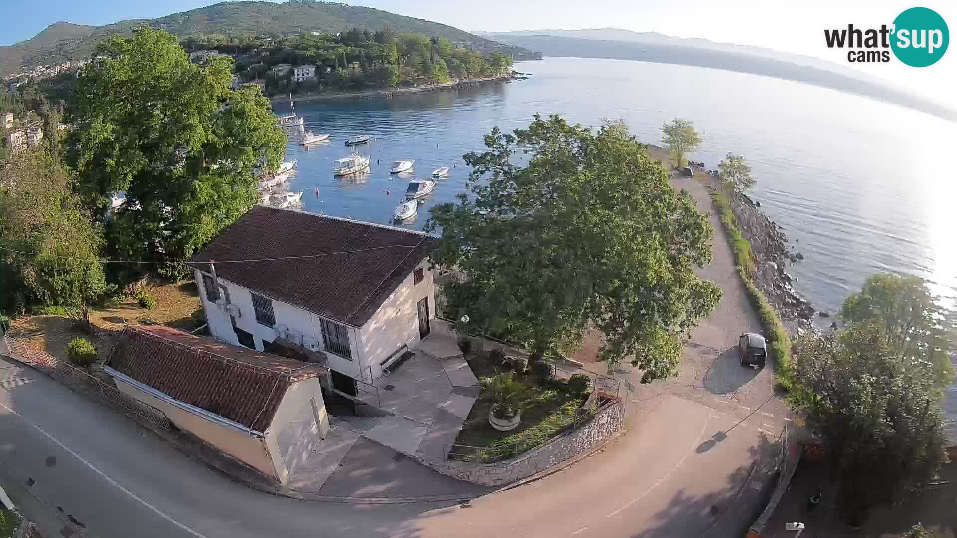 Spletna kamera pristanišče Ika – Pogled v živo na pristanišče in luči Opatije