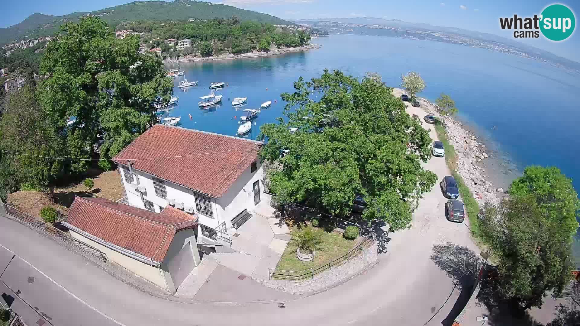 Spletna kamera pristanišče Ika – Pogled v živo na pristanišče in luči Opatije