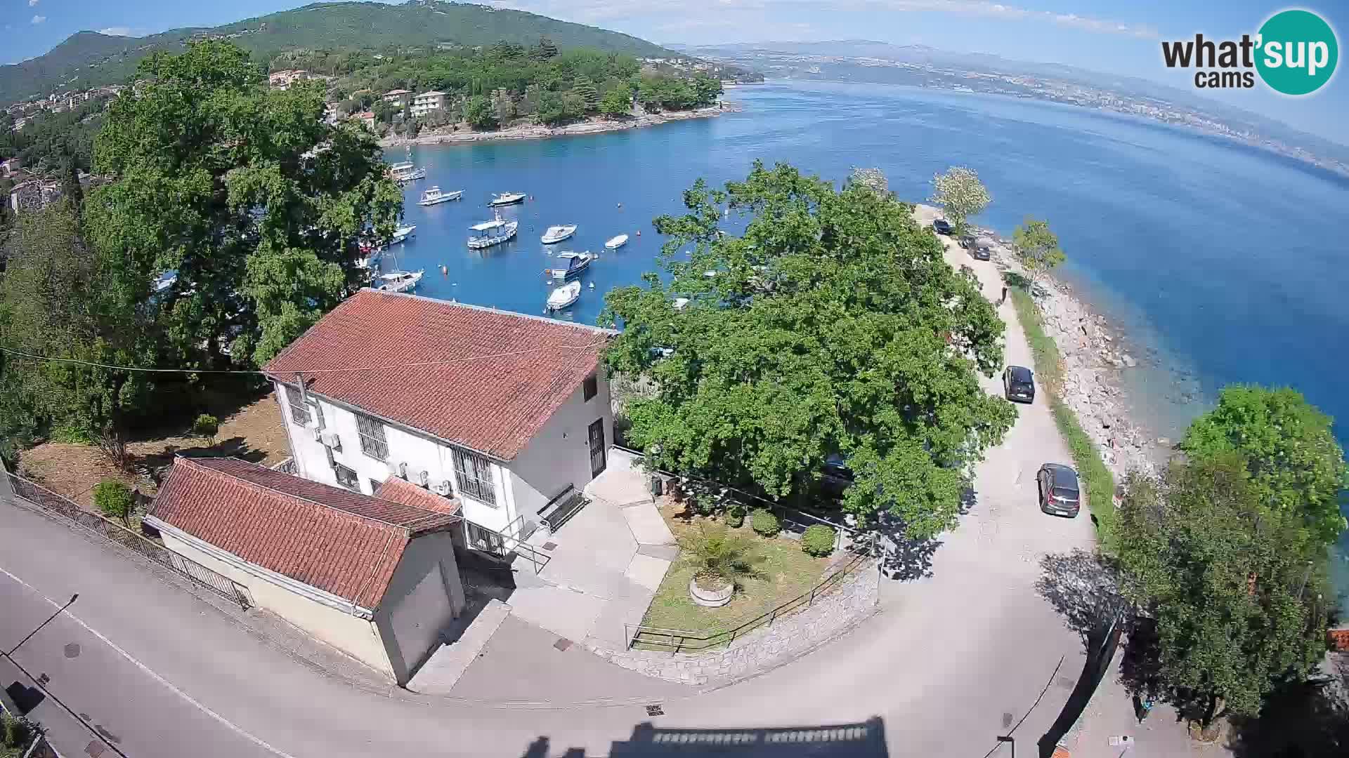 Spletna kamera pristanišče Ika – Pogled v živo na pristanišče in luči Opatije