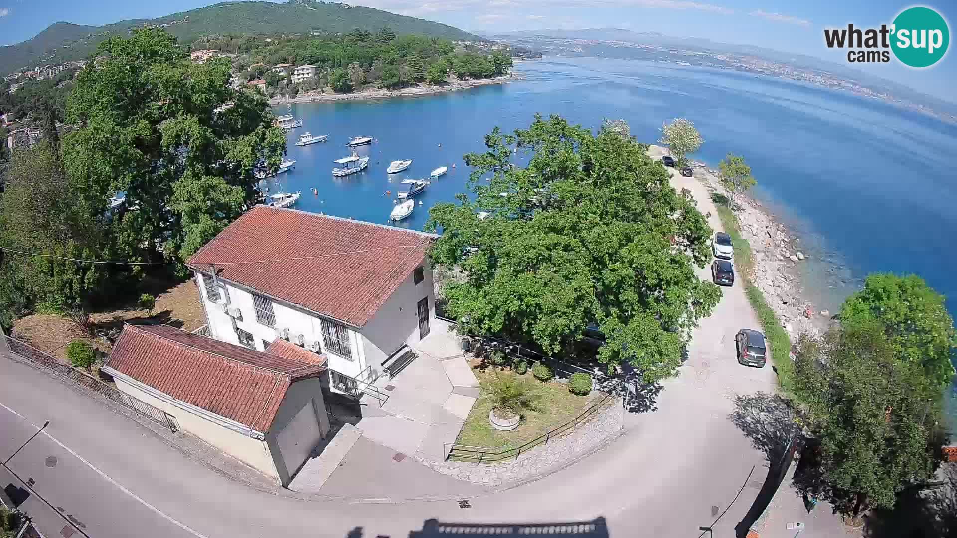 Spletna kamera pristanišče Ika – Pogled v živo na pristanišče in luči Opatije