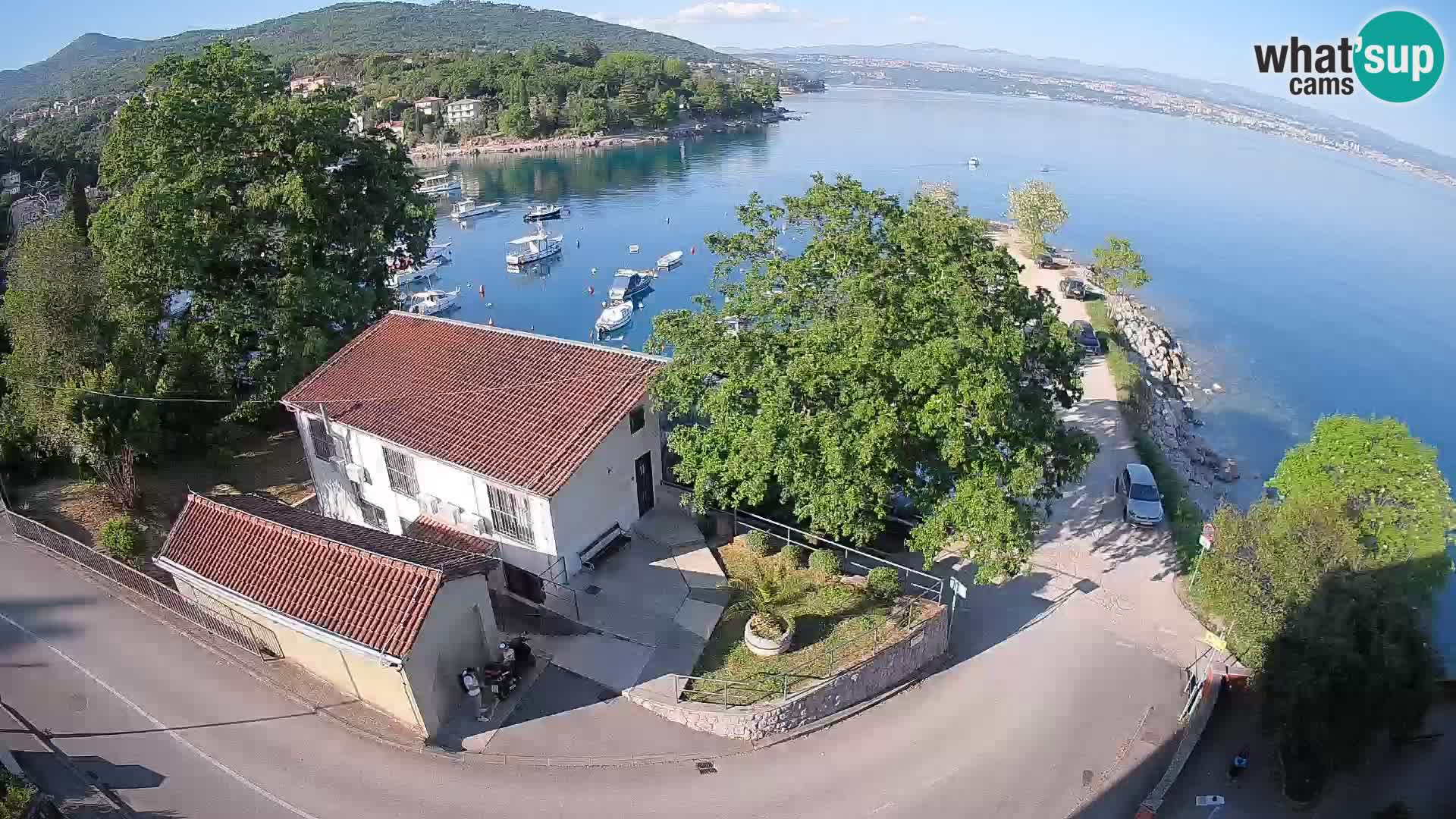 Web kamera luka Ika – Pogled uživo na luku i svjetla Opatije