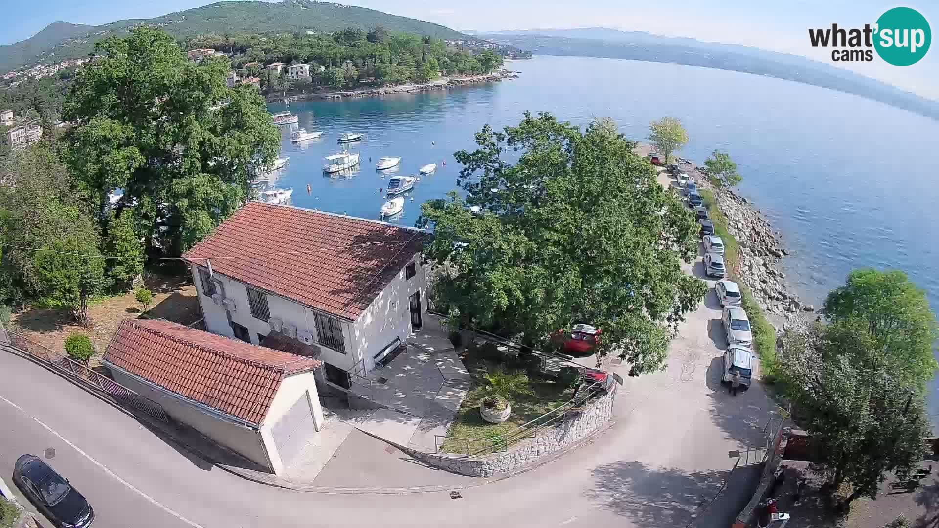 Spletna kamera pristanišče Ika – Pogled v živo na pristanišče in luči Opatije