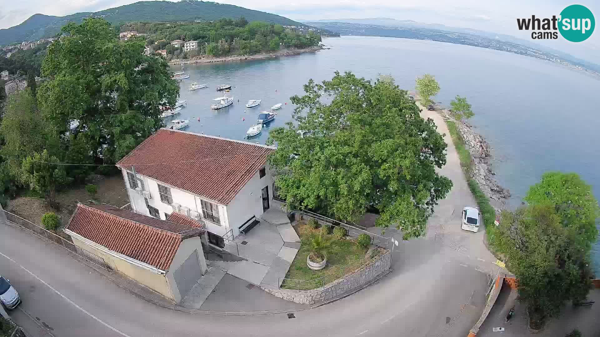 Spletna kamera pristanišče Ika – Pogled v živo na pristanišče in luči Opatije