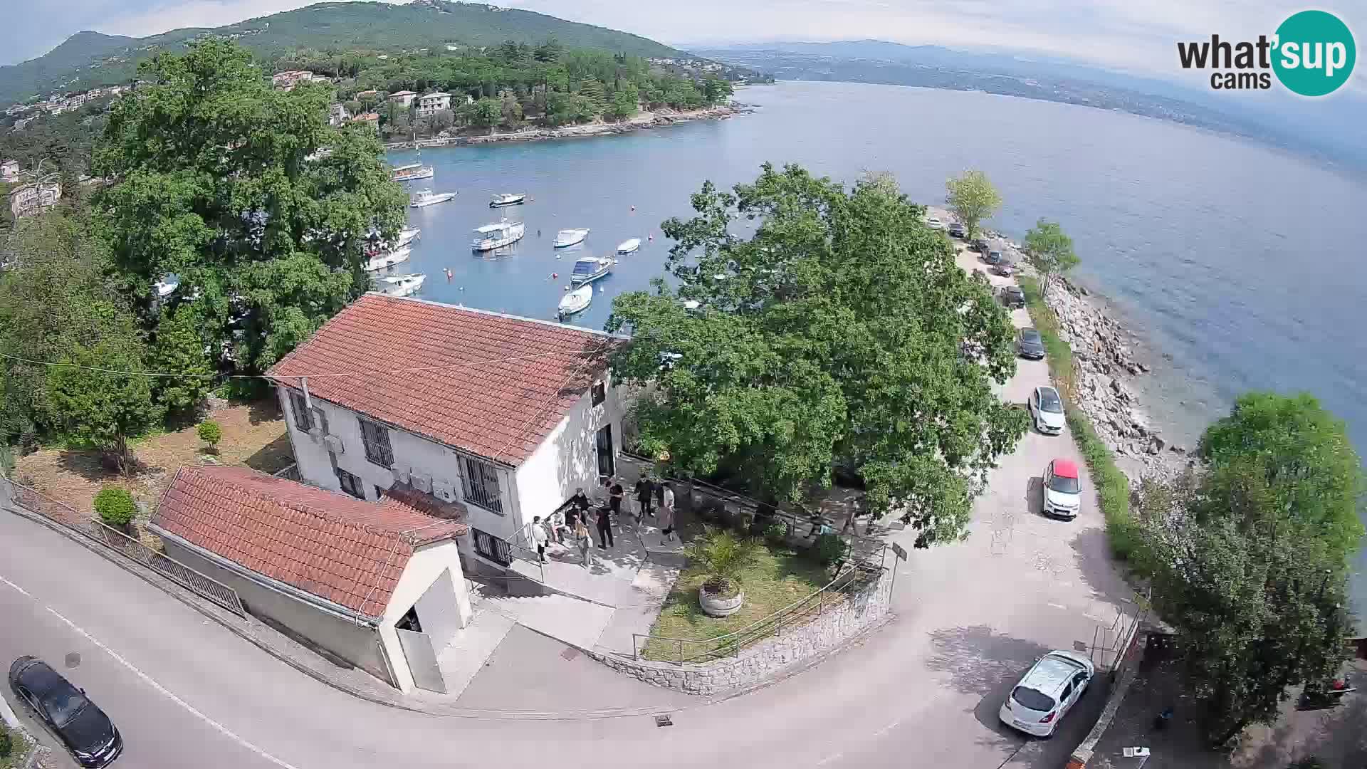 Spletna kamera pristanišče Ika – Pogled v živo na pristanišče in luči Opatije