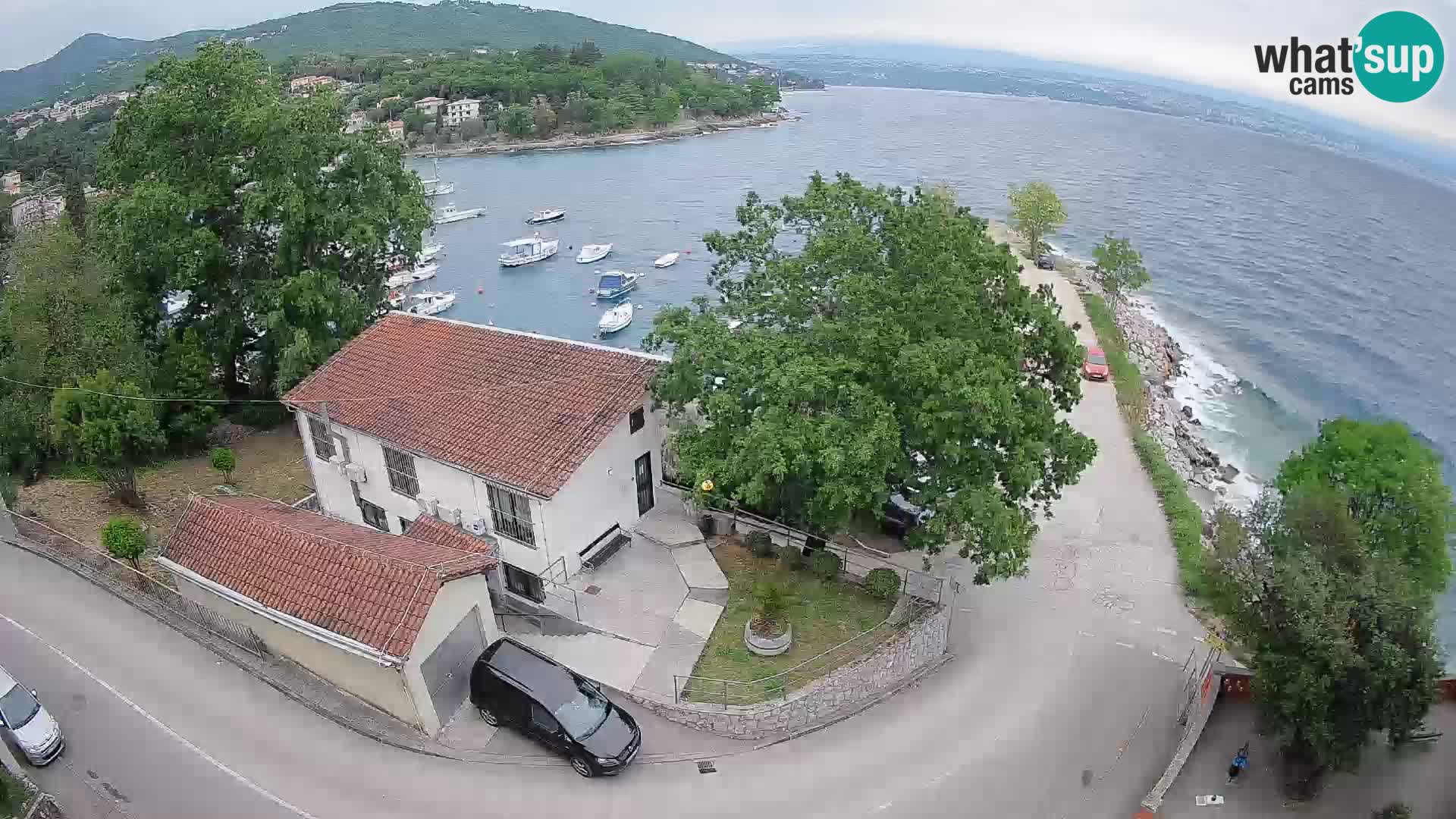 Spletna kamera pristanišče Ika – Pogled v živo na pristanišče in luči Opatije