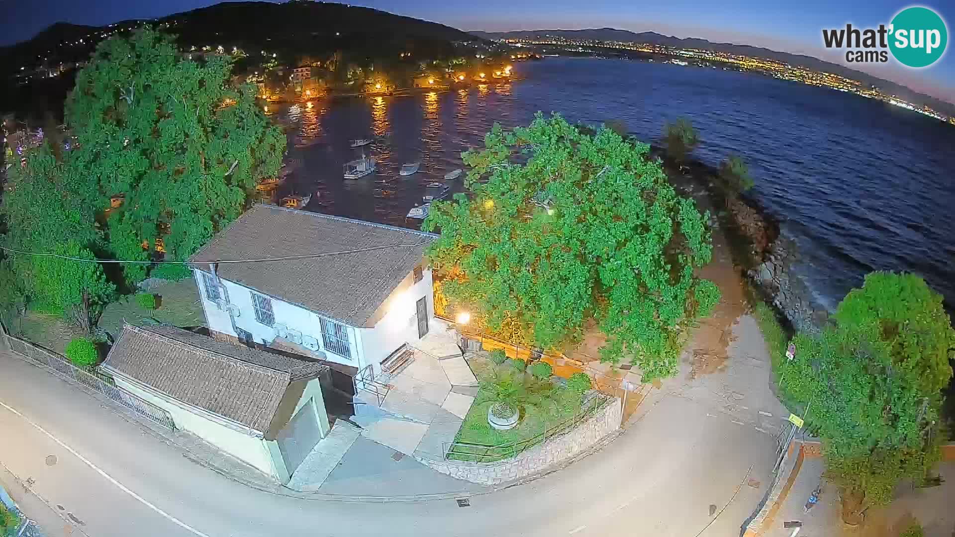 Ika Harbor Webcam – LIVE View of the Harbor and Opatija Lights