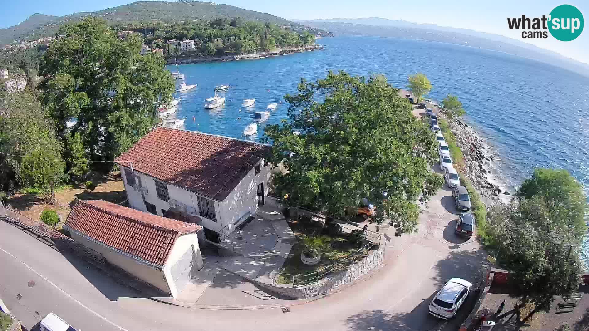 Spletna kamera pristanišče Ika – Pogled v živo na pristanišče in luči Opatije