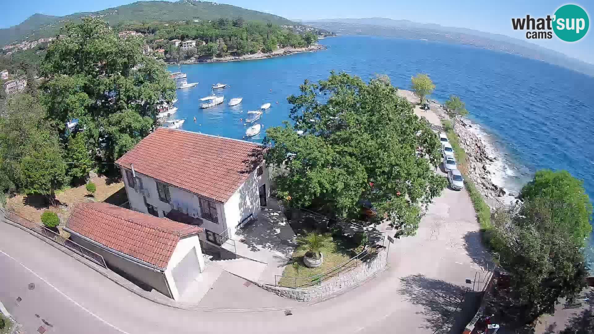 Spletna kamera pristanišče Ika – Pogled v živo na pristanišče in luči Opatije