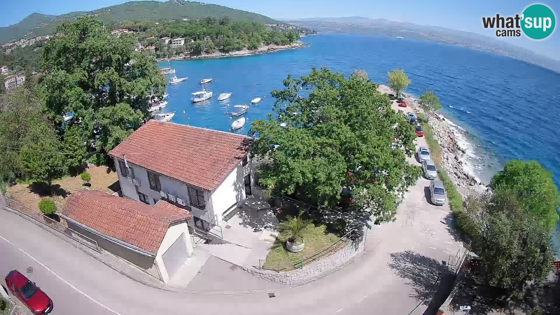 Spletna kamera pristanišče Ika – Pogled v živo na pristanišče in luči Opatije