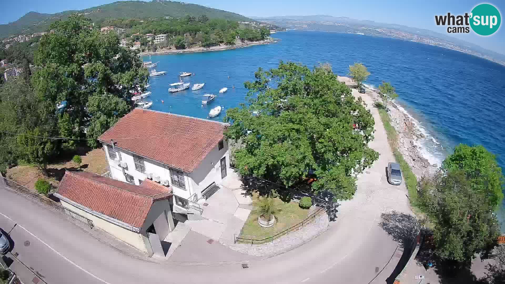 Spletna kamera pristanišče Ika – Pogled v živo na pristanišče in luči Opatije