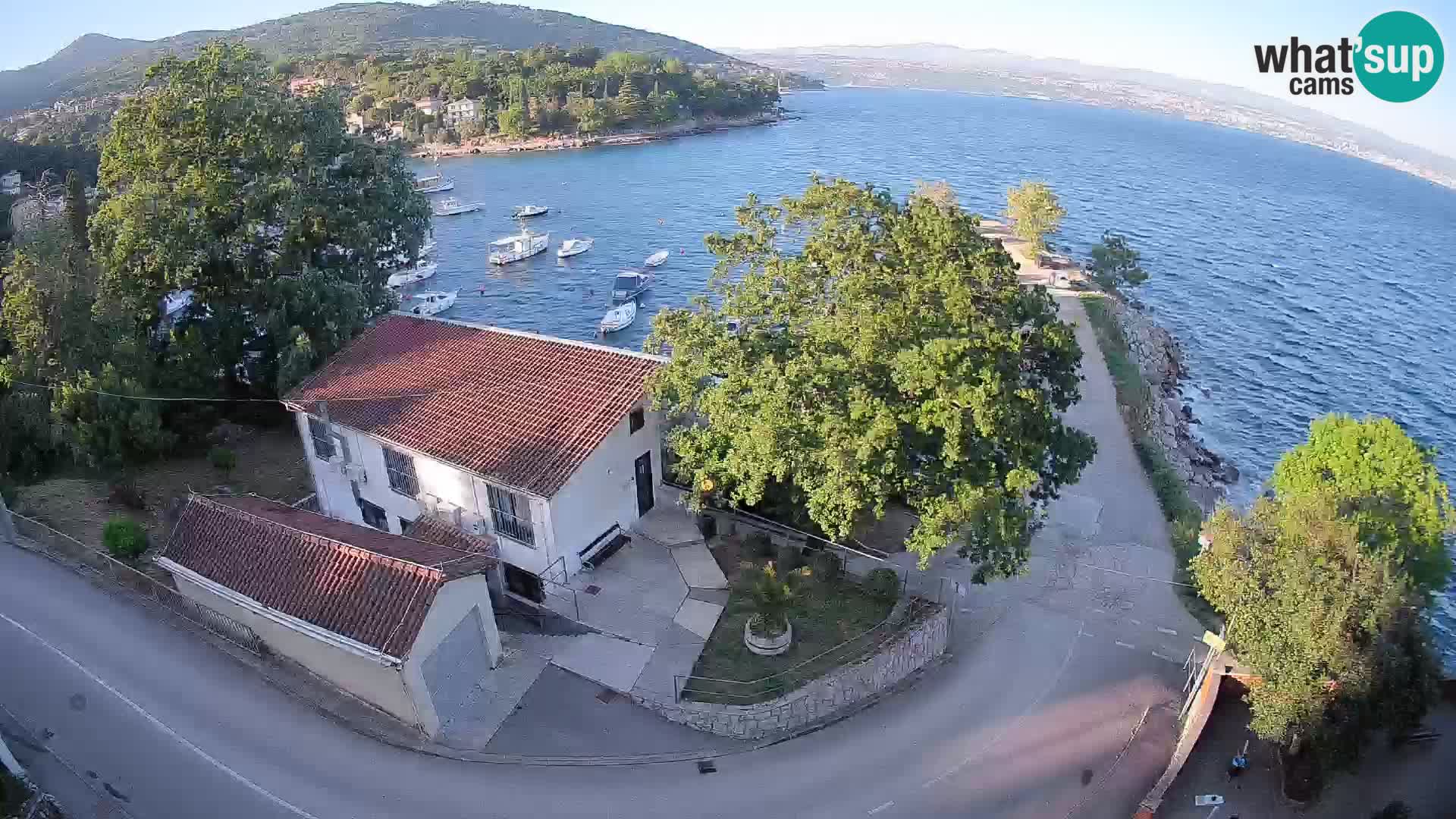 Spletna kamera pristanišče Ika – Pogled v živo na pristanišče in luči Opatije