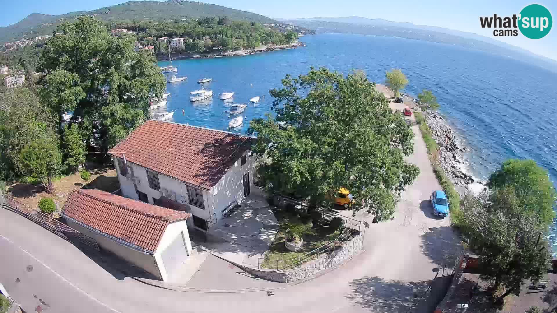 Spletna kamera pristanišče Ika – Pogled v živo na pristanišče in luči Opatije