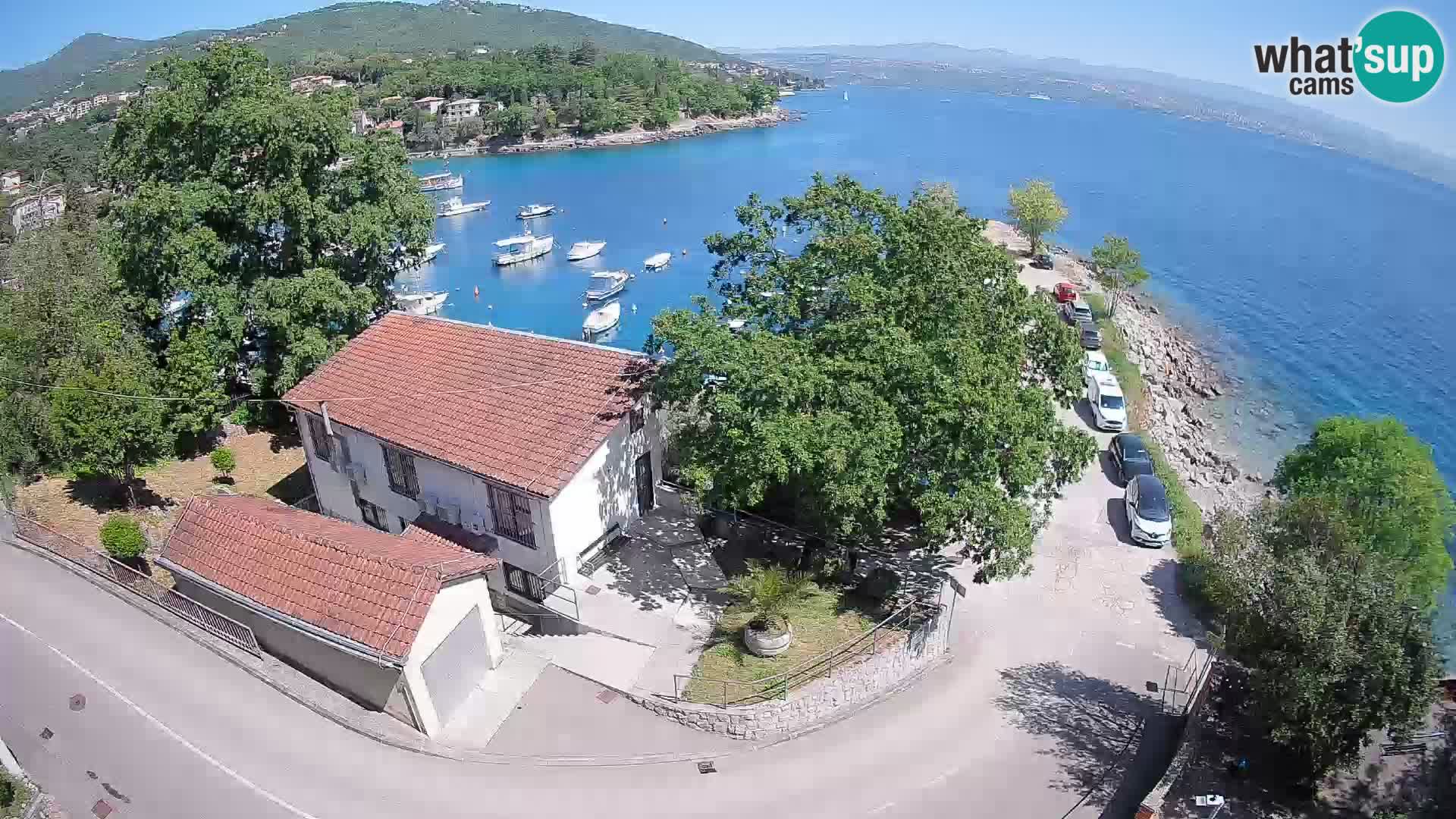 Spletna kamera pristanišče Ika – Pogled v živo na pristanišče in luči Opatije
