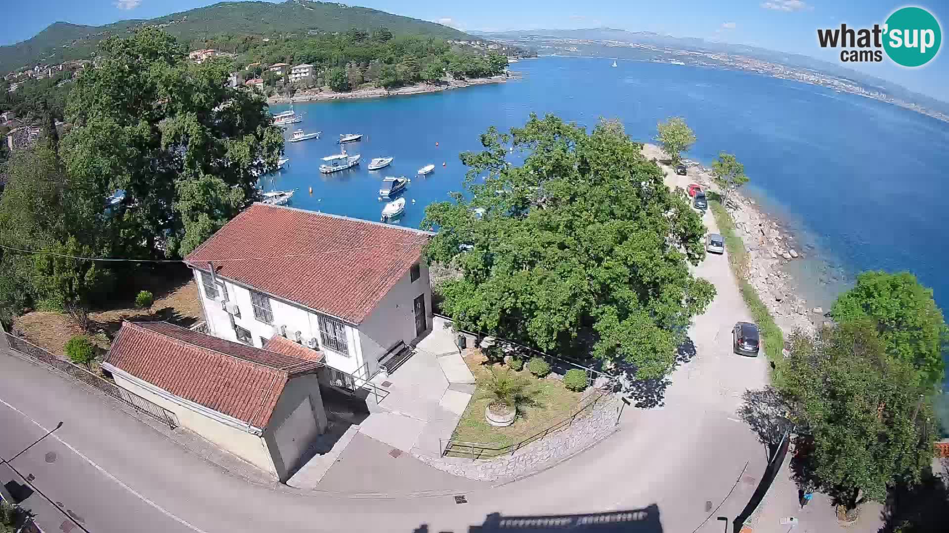 Spletna kamera pristanišče Ika – Pogled v živo na pristanišče in luči Opatije
