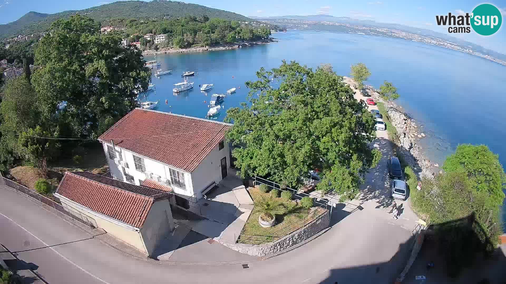 Web kamera luka Ika – Pogled uživo na luku i svjetla Opatije