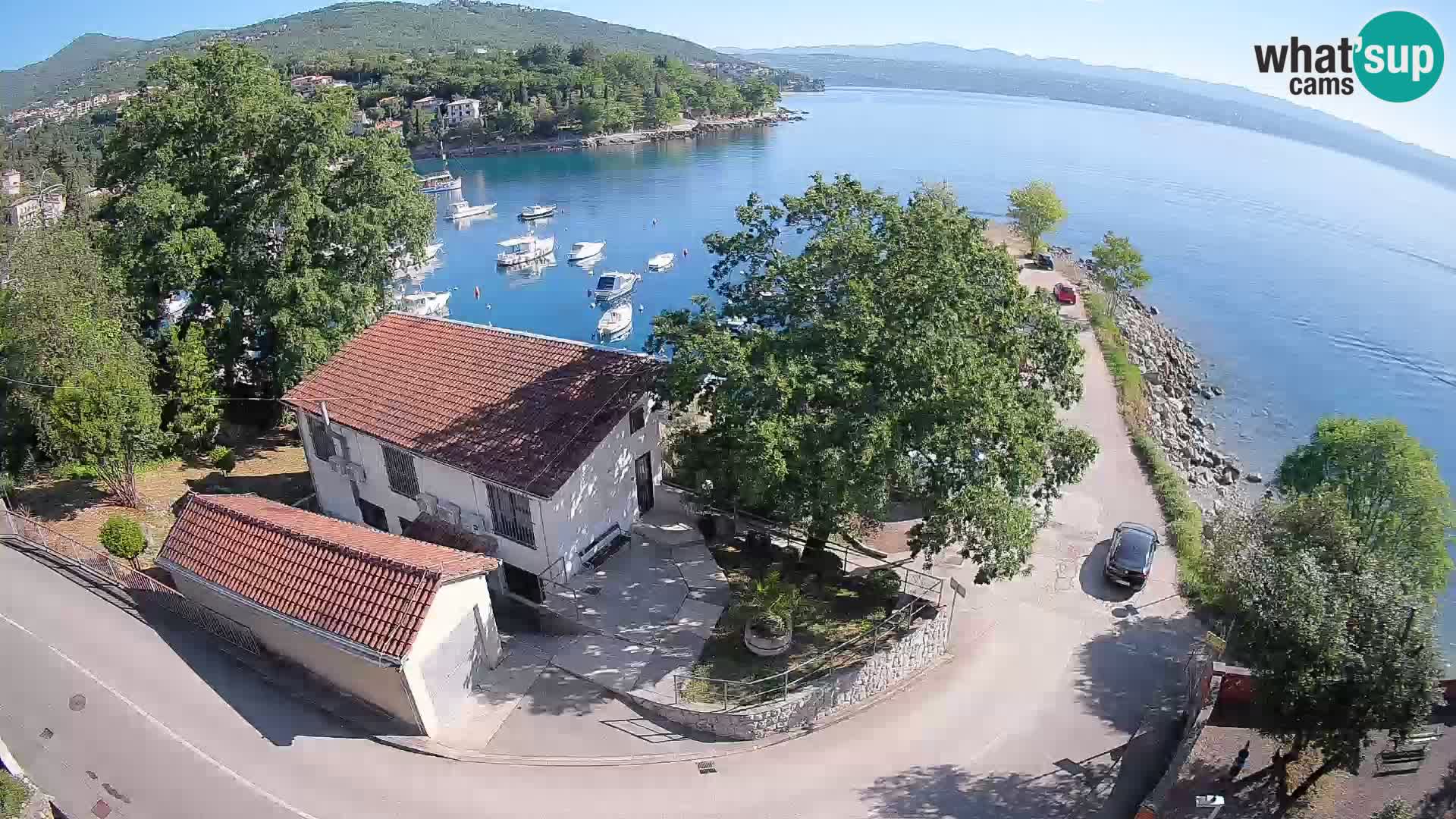 Web kamera luka Ika – Pogled uživo na luku i svjetla Opatije