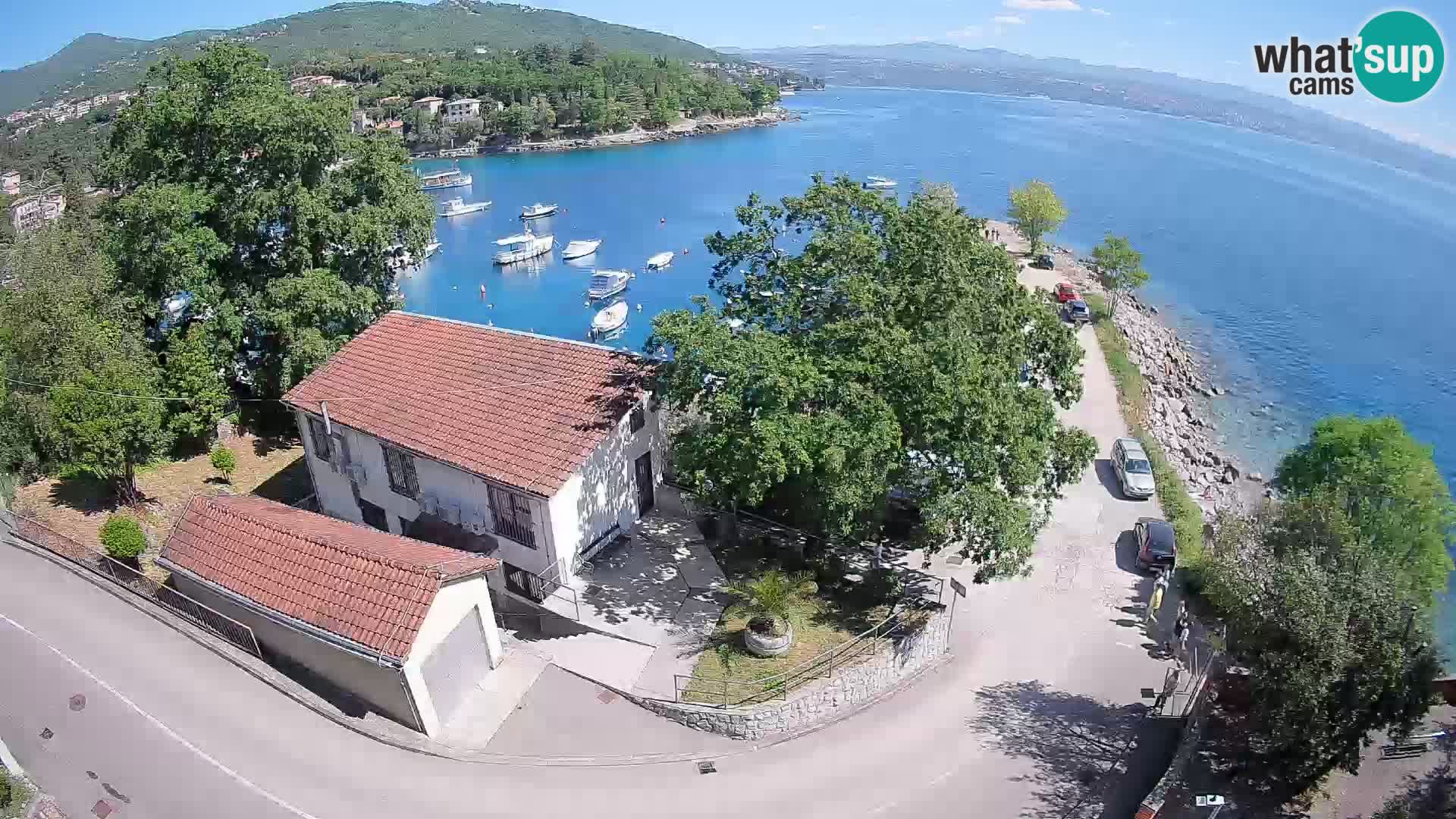Spletna kamera pristanišče Ika – Pogled v živo na pristanišče in luči Opatije