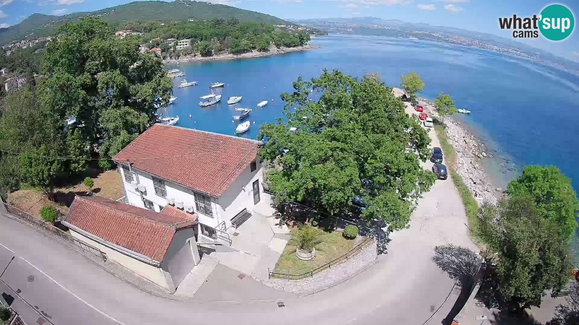 Spletna kamera pristanišče Ika – Pogled v živo na pristanišče in luči Opatije