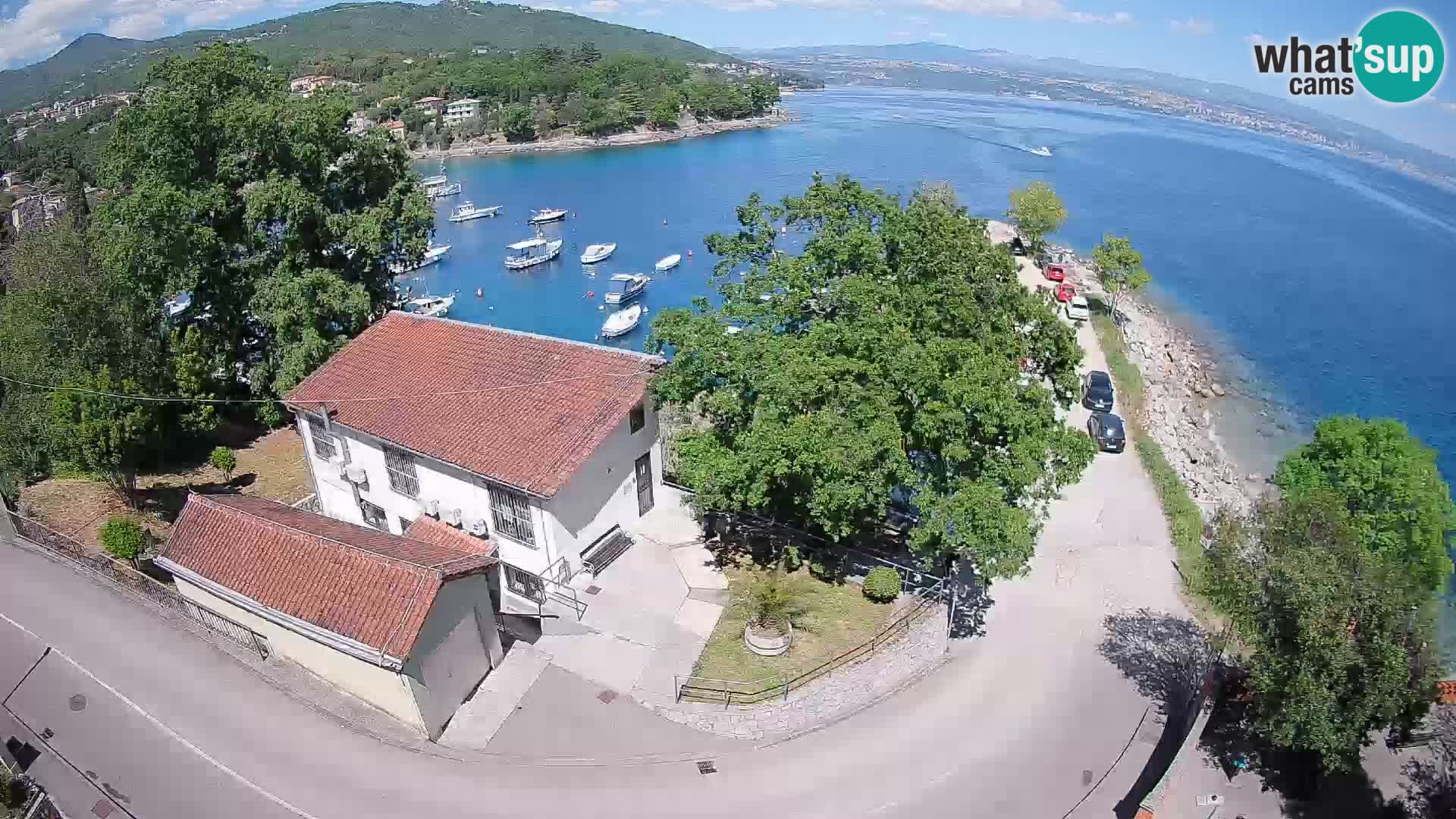 Spletna kamera pristanišče Ika – Pogled v živo na pristanišče in luči Opatije