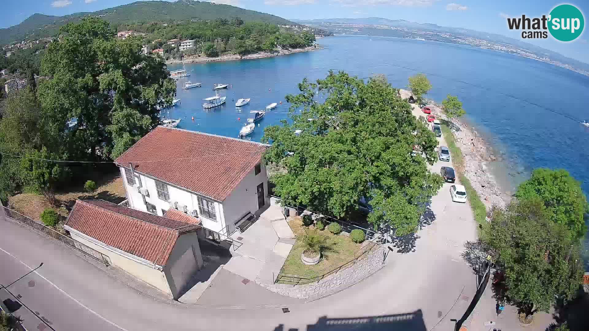 Spletna kamera pristanišče Ika – Pogled v živo na pristanišče in luči Opatije