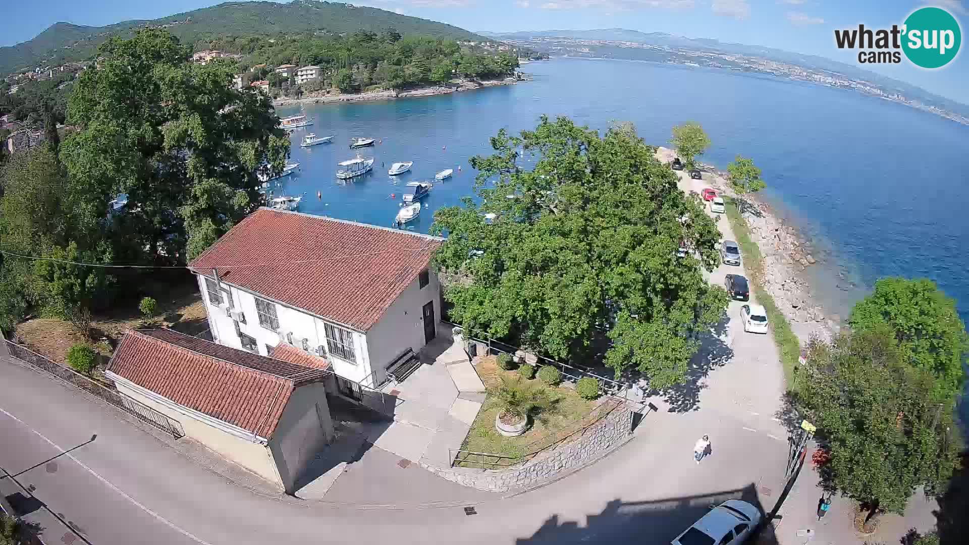 Spletna kamera pristanišče Ika – Pogled v živo na pristanišče in luči Opatije