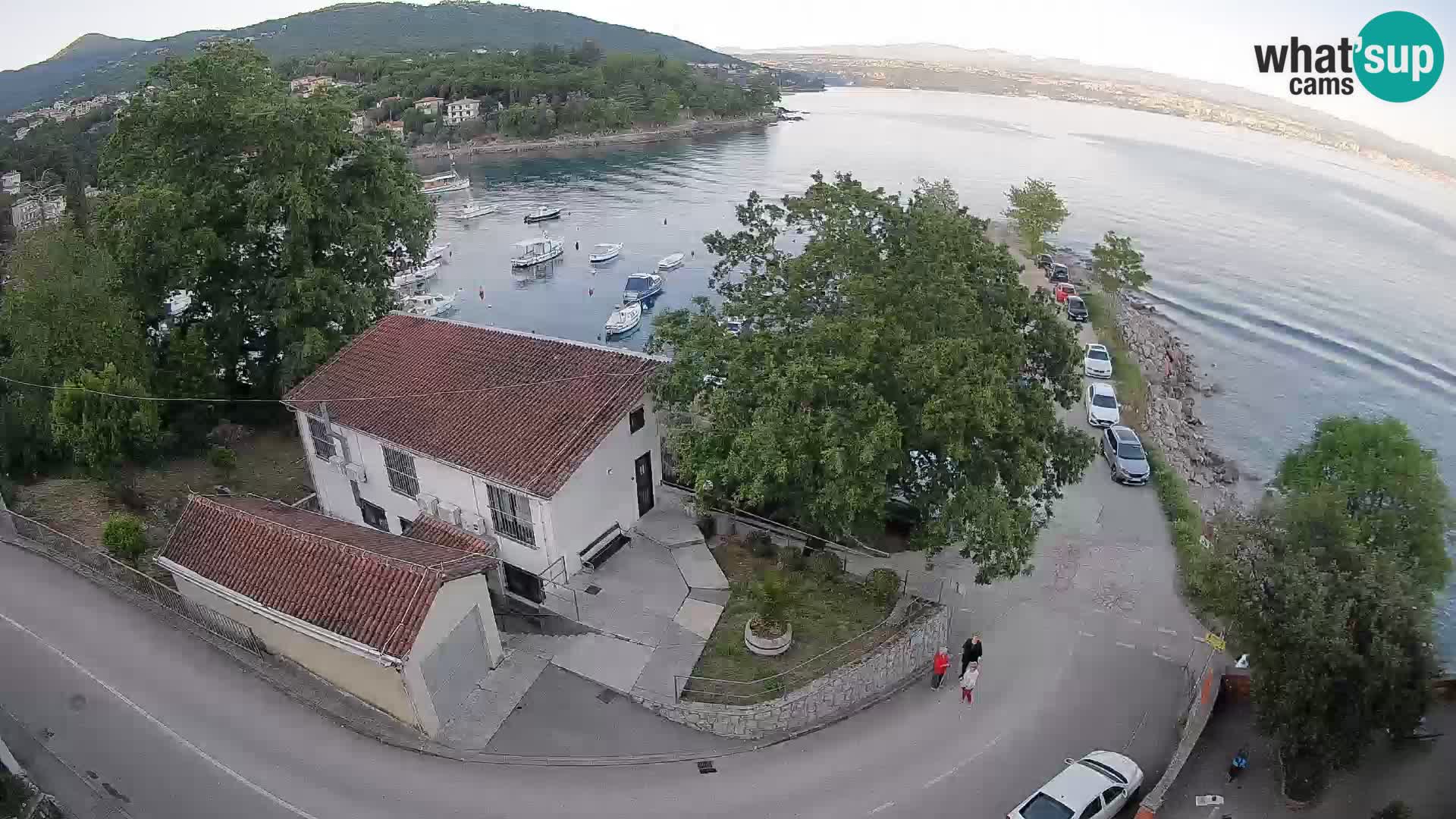 Spletna kamera pristanišče Ika – Pogled v živo na pristanišče in luči Opatije
