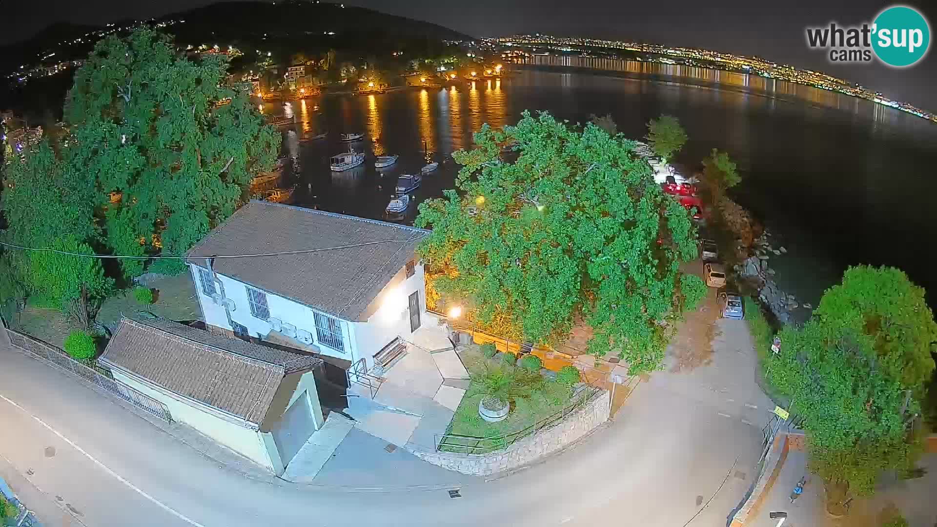 Web kamera luka Ika – Pogled uživo na luku i svjetla Opatije