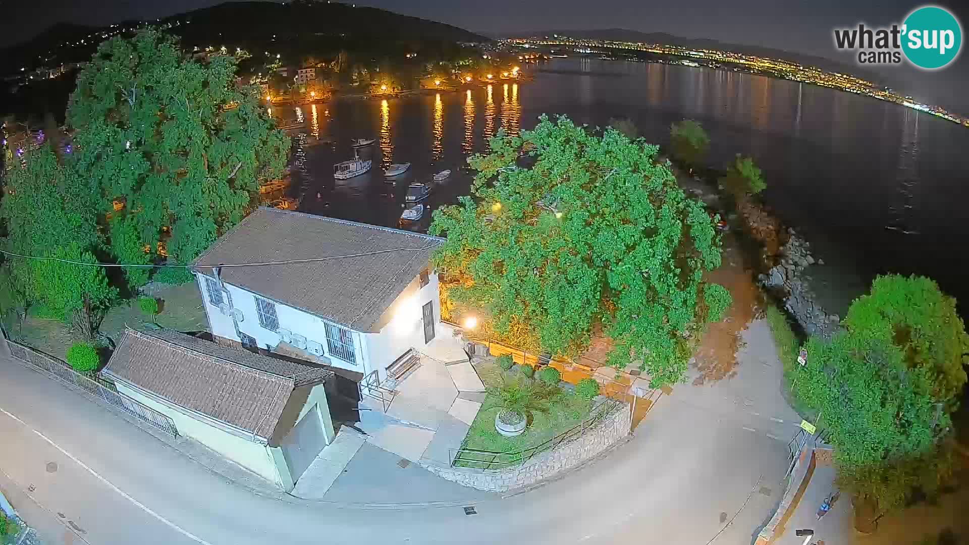 Web kamera luka Ika – Pogled uživo na luku i svjetla Opatije