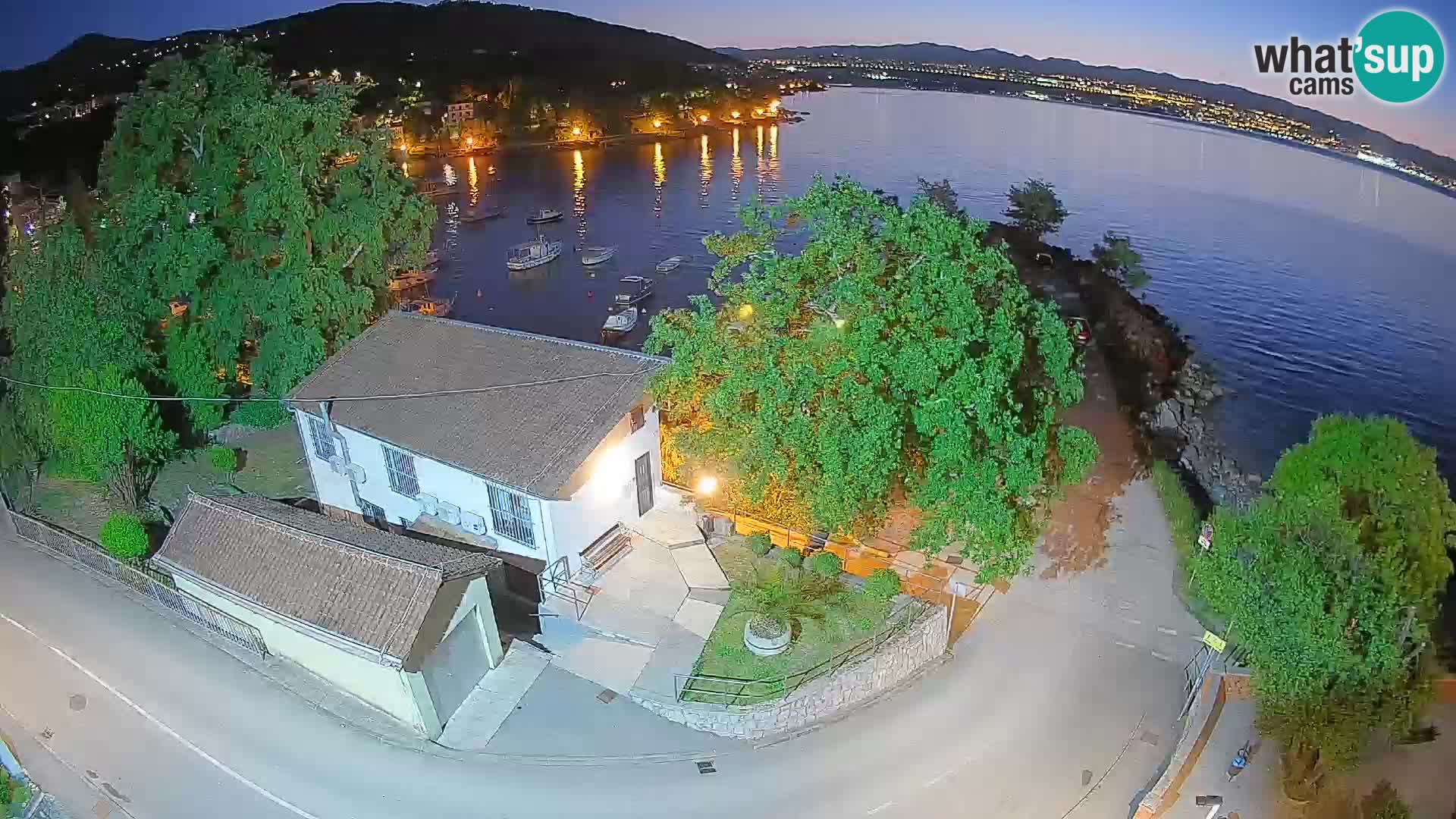 Ika Harbor Webcam – LIVE View of the Harbor and Opatija Lights