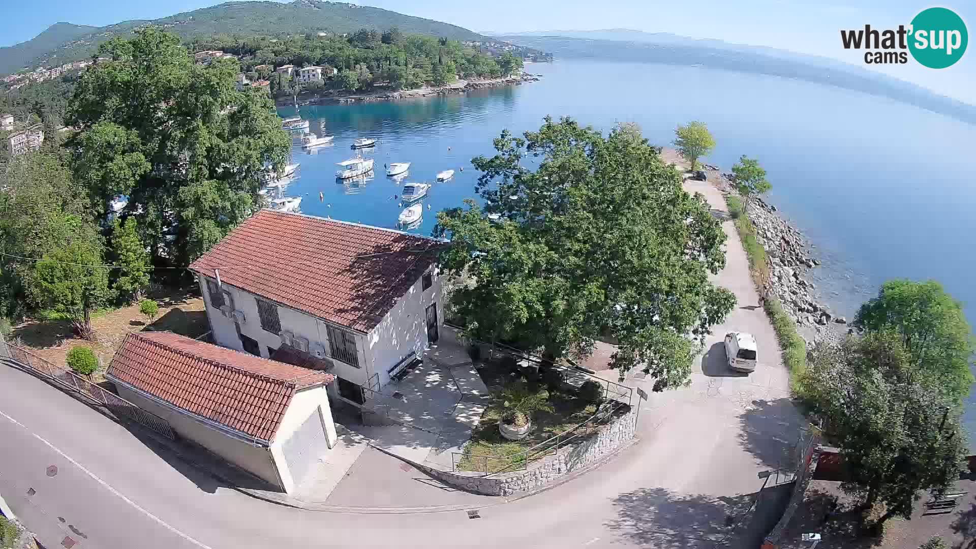 Spletna kamera pristanišče Ika – Pogled v živo na pristanišče in luči Opatije