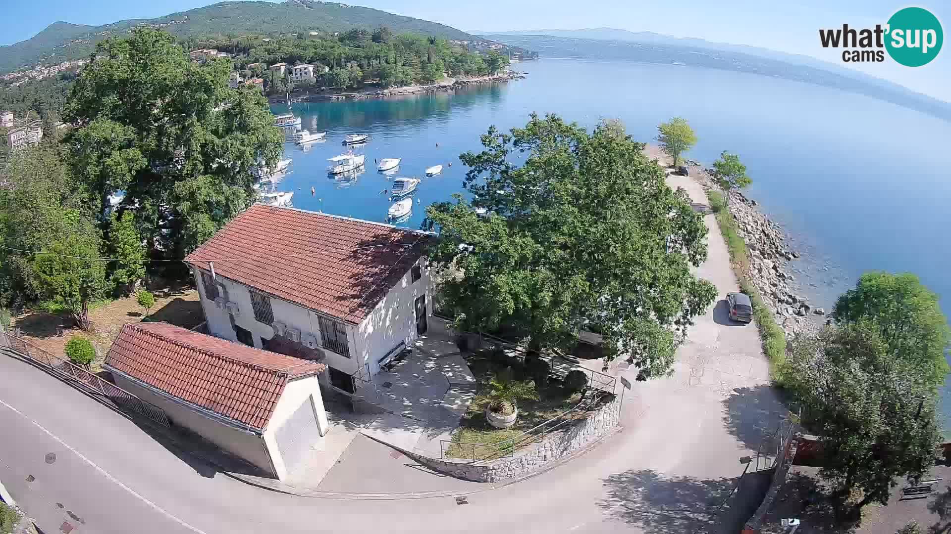 Web kamera luka Ika – Pogled uživo na luku i svjetla Opatije