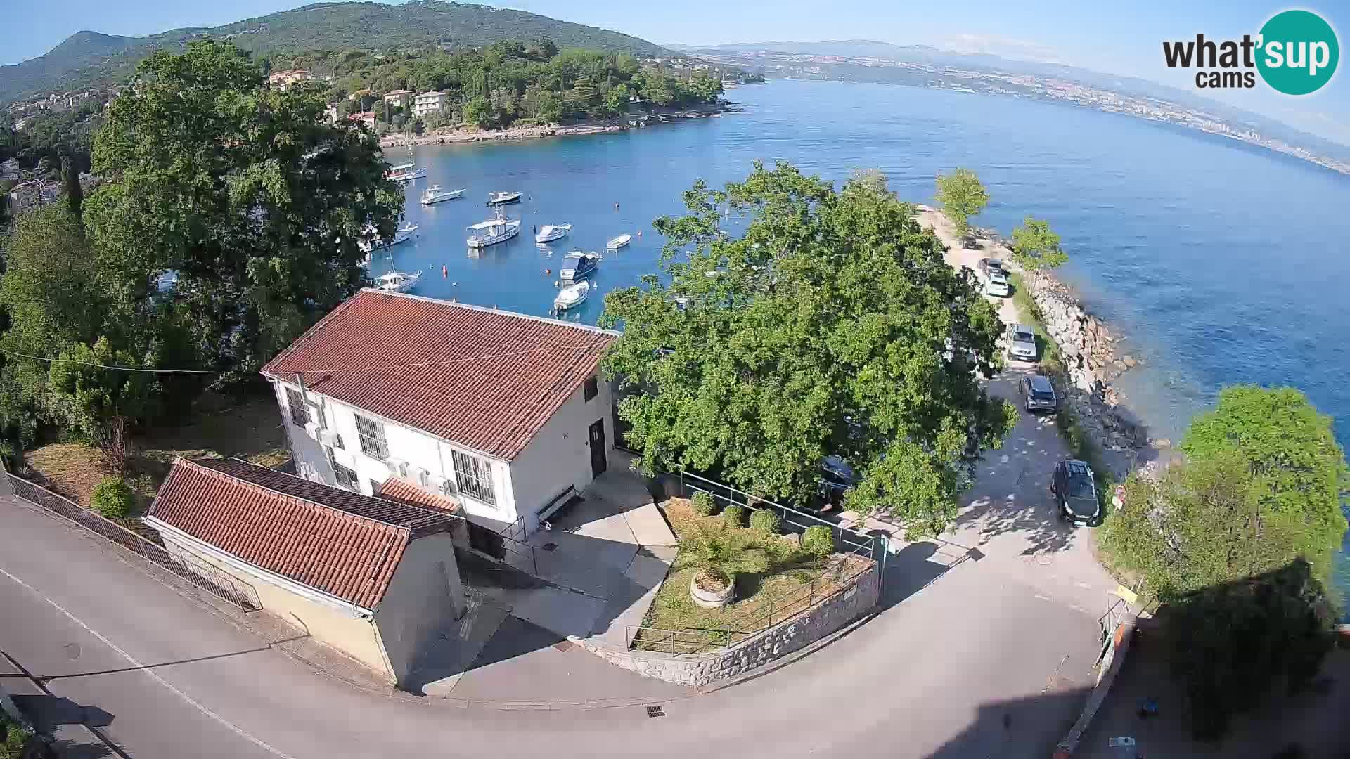 Spletna kamera pristanišče Ika – Pogled v živo na pristanišče in luči Opatije