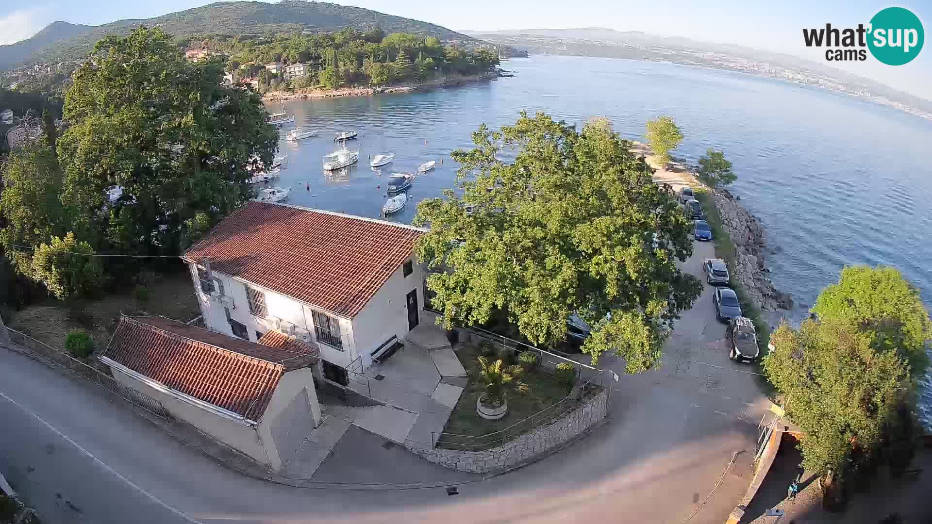 Web kamera luka Ika – Pogled uživo na luku i svjetla Opatije