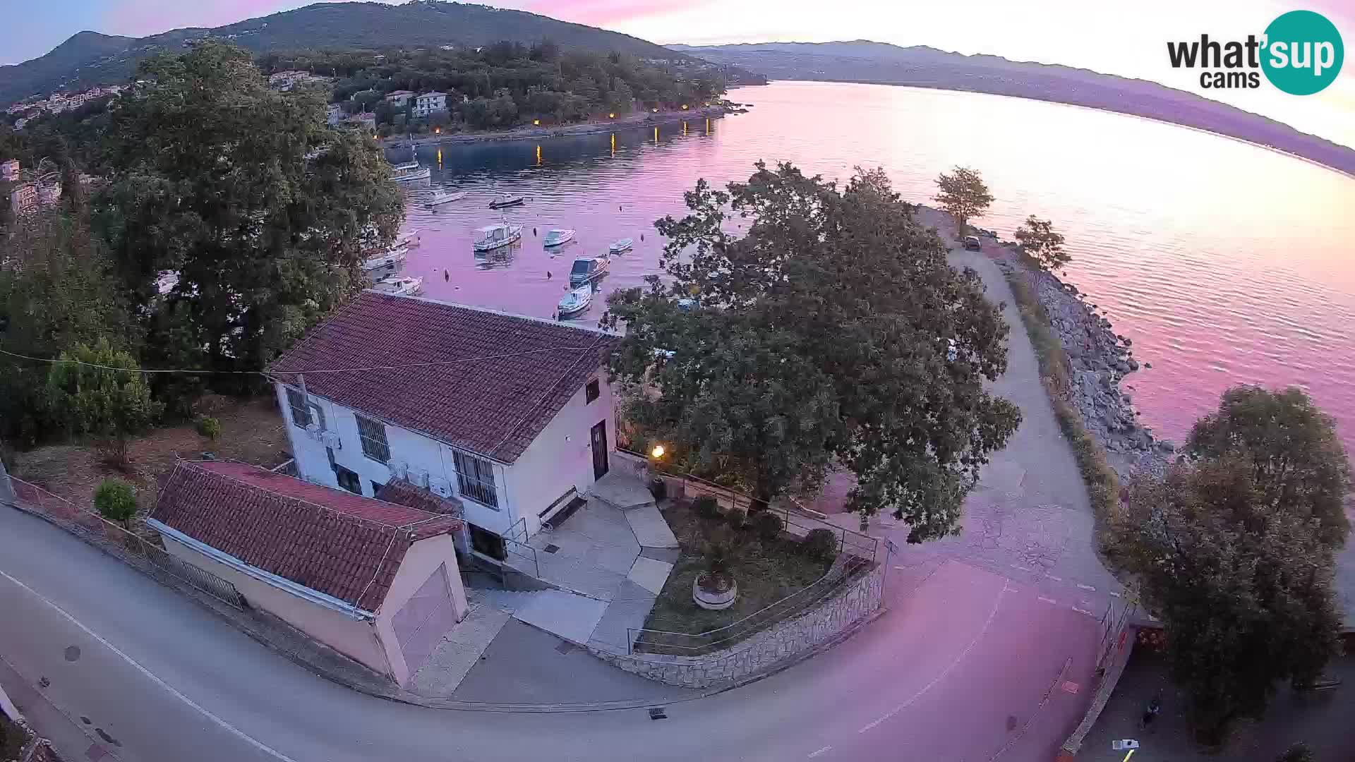 Ika Harbor Webcam – LIVE View of the Harbor and Opatija Lights