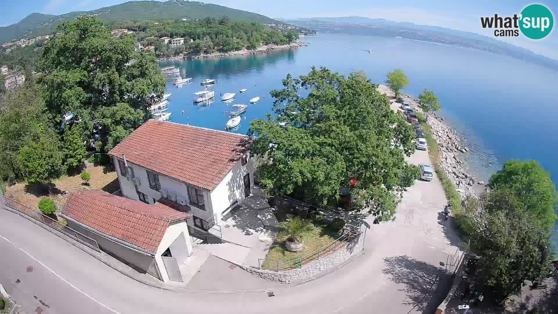 Web kamera luka Ika – Pogled uživo na luku i svjetla Opatije