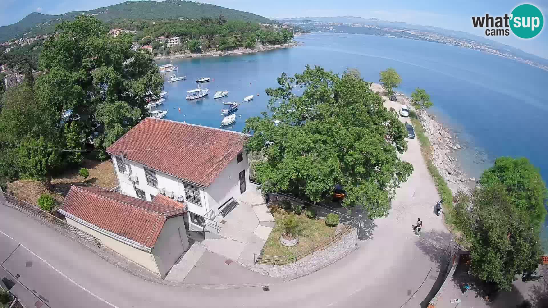 Spletna kamera pristanišče Ika – Pogled v živo na pristanišče in luči Opatije