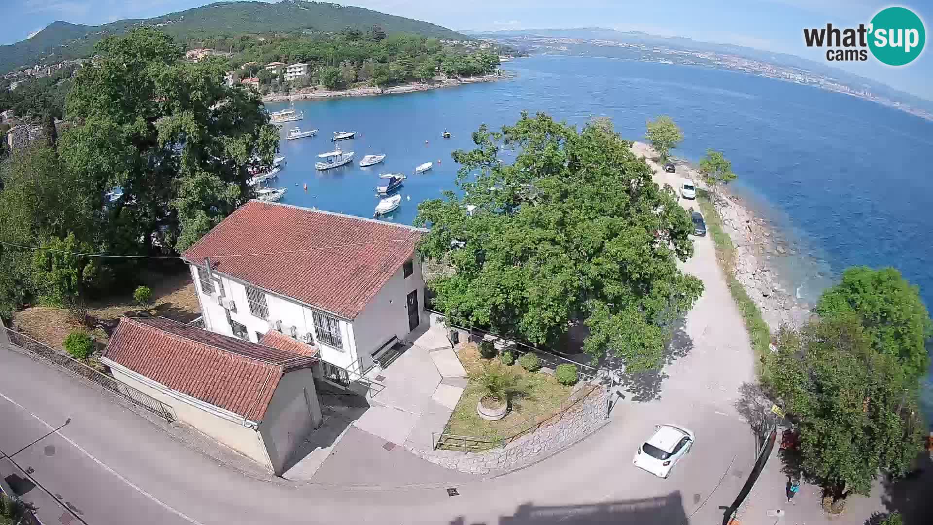 Spletna kamera pristanišče Ika – Pogled v živo na pristanišče in luči Opatije