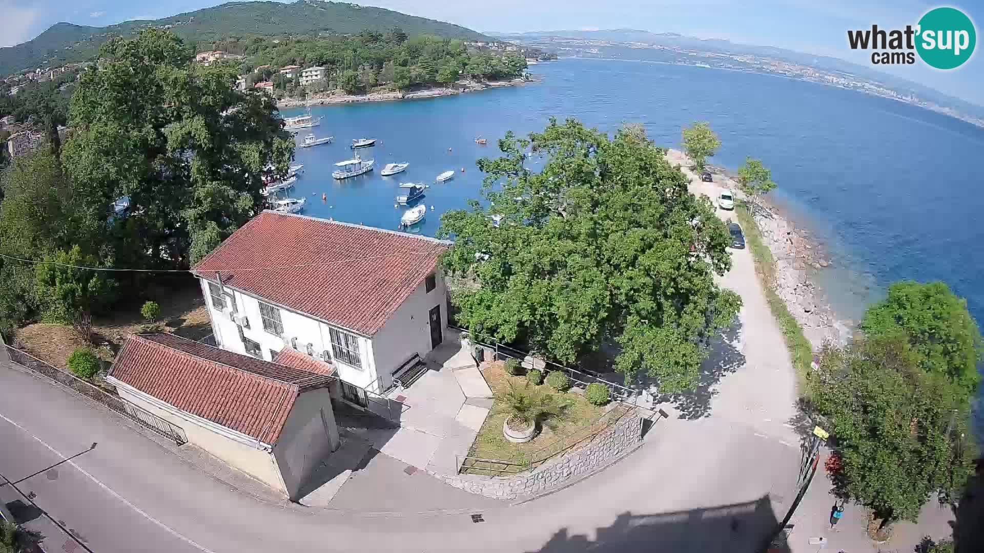 Spletna kamera pristanišče Ika – Pogled v živo na pristanišče in luči Opatije