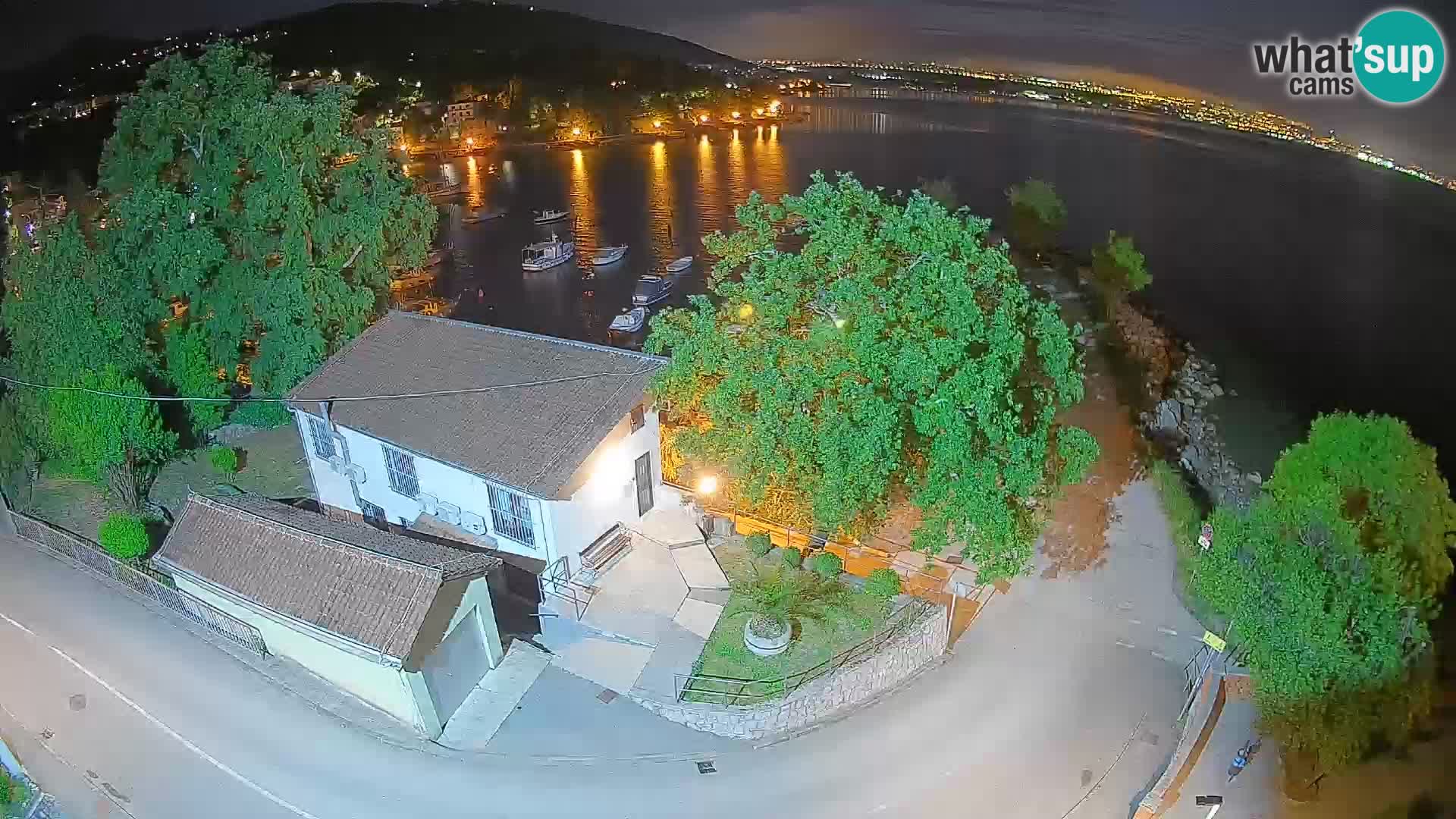 Spletna kamera pristanišče Ika – Pogled v živo na pristanišče in luči Opatije