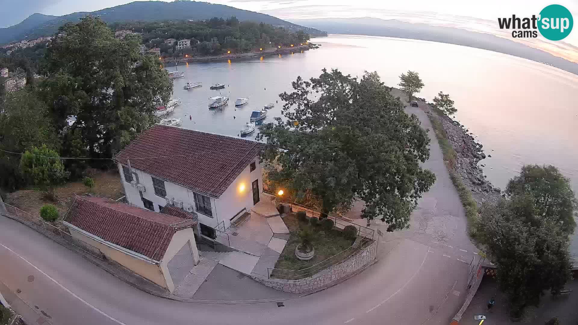 Ika Harbor Webcam – LIVE View of the Harbor and Opatija Lights